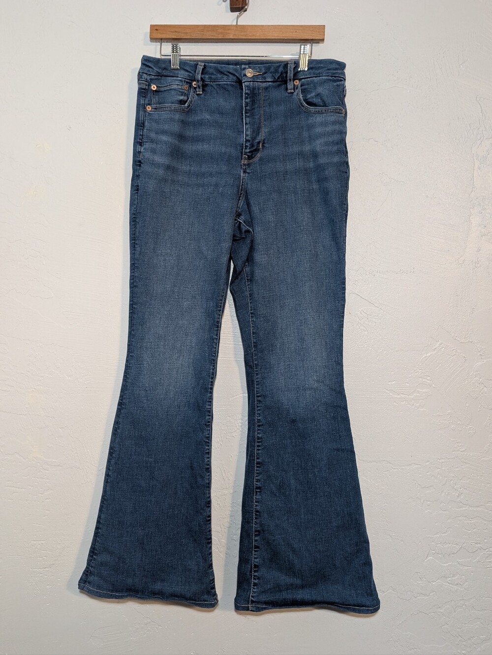 American Eagle Next Level Stretch Curvy Super High Rise Flare Jeans Size 14 Long